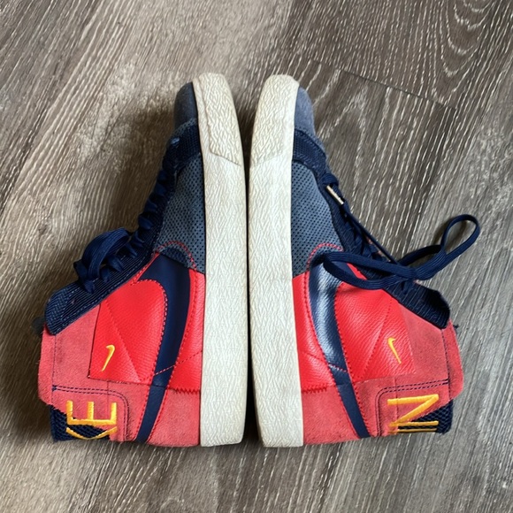 Nike - Picture 6 of 16